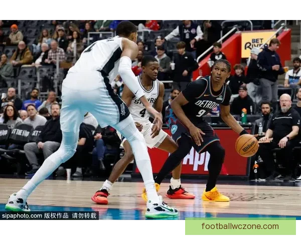 文班亚马统治攻防砍下26分14篮板马刺三人20加狂胜热火迎来六连胜